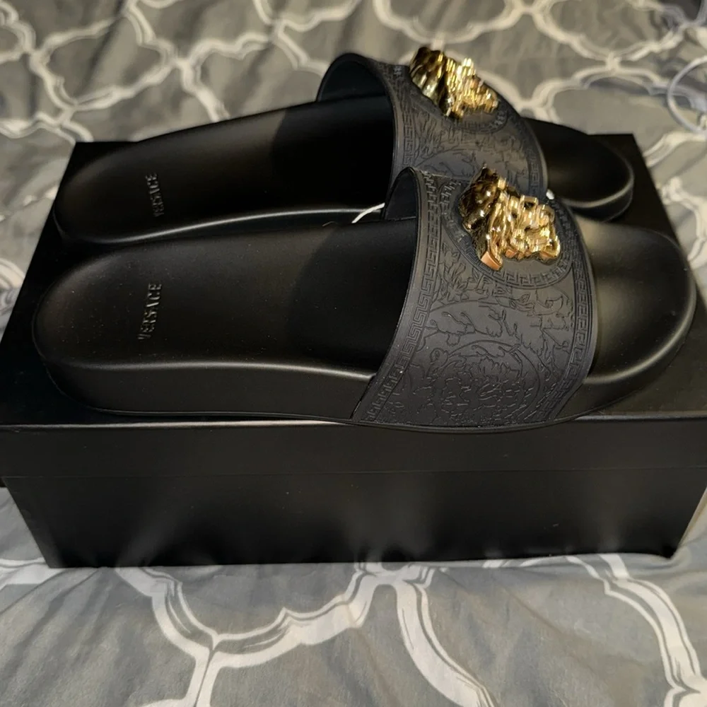 VERSACE MEDUSA POOL SLIDES - Picture 6 of 10